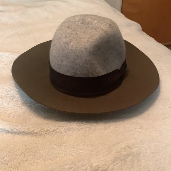 Women’s Wool Hat - Picture 2 of 3